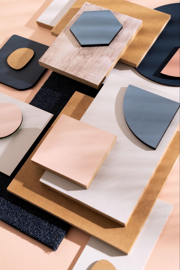 Кусочки разных стеновые панели из МДФ разных цветов и форм